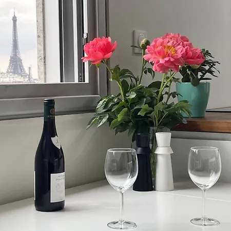 Eiffel Tower View - Cosy & Confortable - 2024